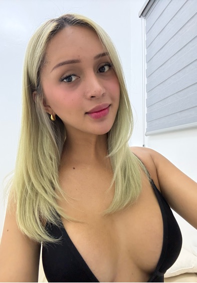 Chalita from Philippines, live on Camrivo random video chat
