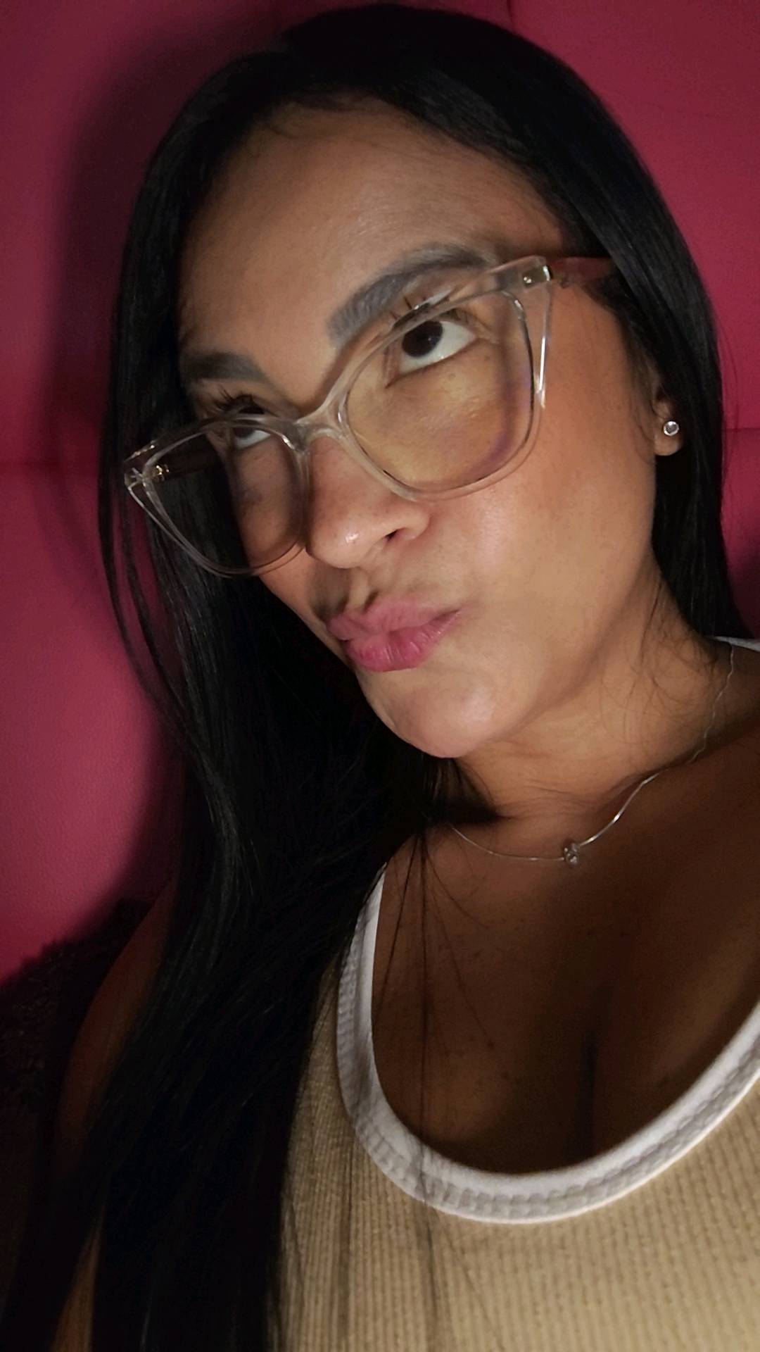 Julieta from Venezuela, live on Camrivo random video chat